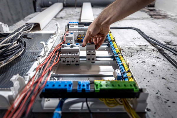 Tramitación Líneas de Media y Alta Tensión · Ingeniería · Ingenieros Técnicos Mohernando